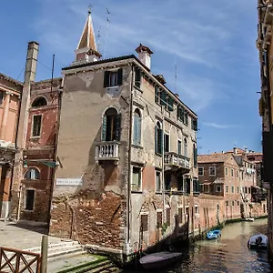 Le Sorelle Apartment